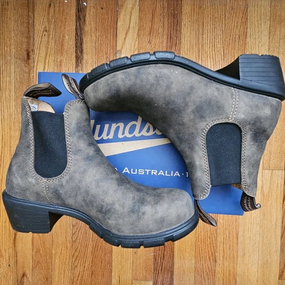 Blundstone Heeled Boots - Picture 2 of 4